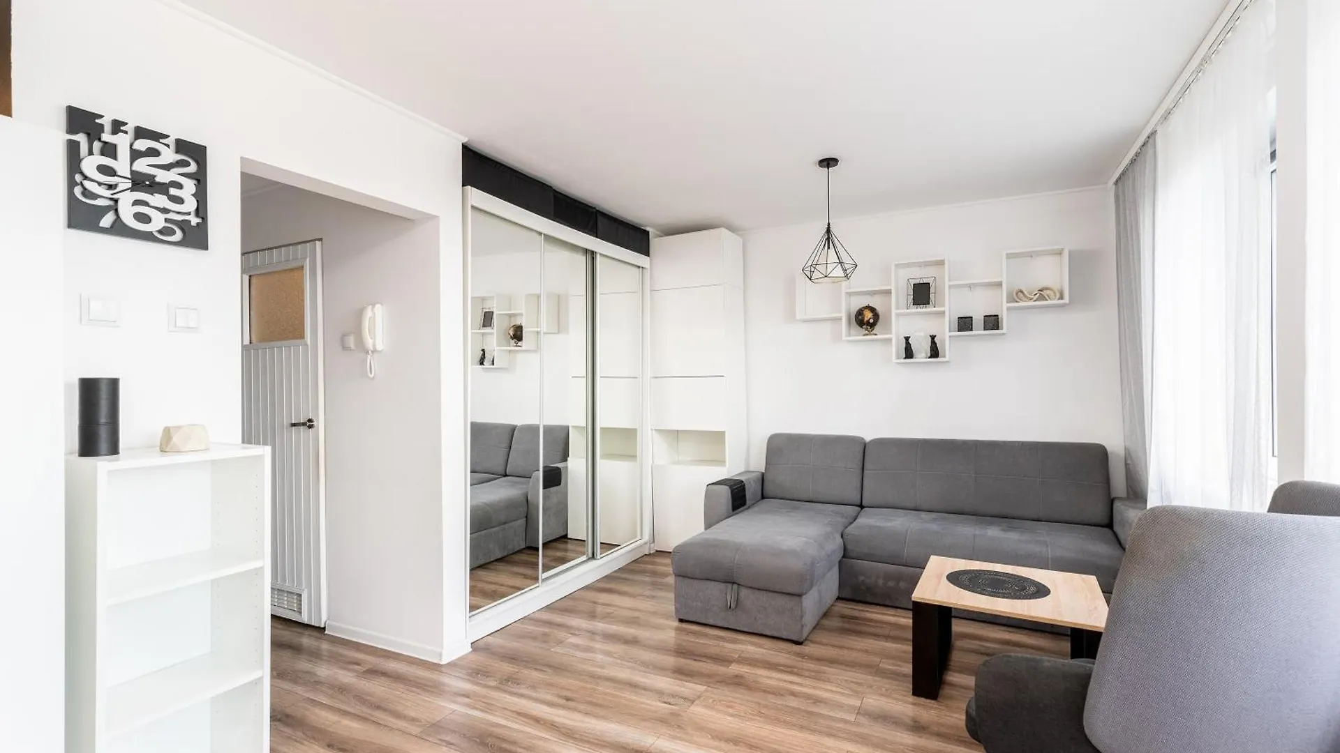 Park Tysiaclecia Grey Studio Apartment Krakow